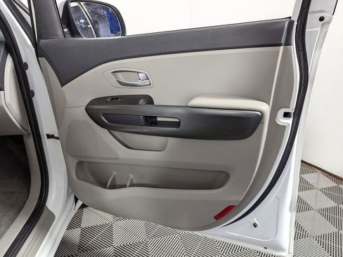 Used 2021 Kia Sedona LX image 28