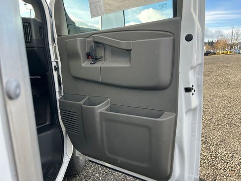 New 2025 Chevrolet Express 3500 Work Van w/ Power Convenience Package image 21