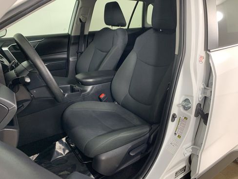Used 2024 Toyota RAV4 LE AWD/4WD image 27
