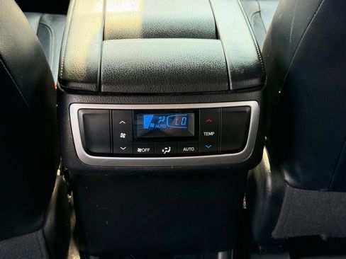 Used 2018 Toyota Highlander XLE AWD/4WD image 28