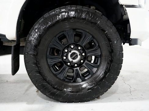 Used 2020 Ford F350 Platinum w/ Tremor Off-Road Package image 44
