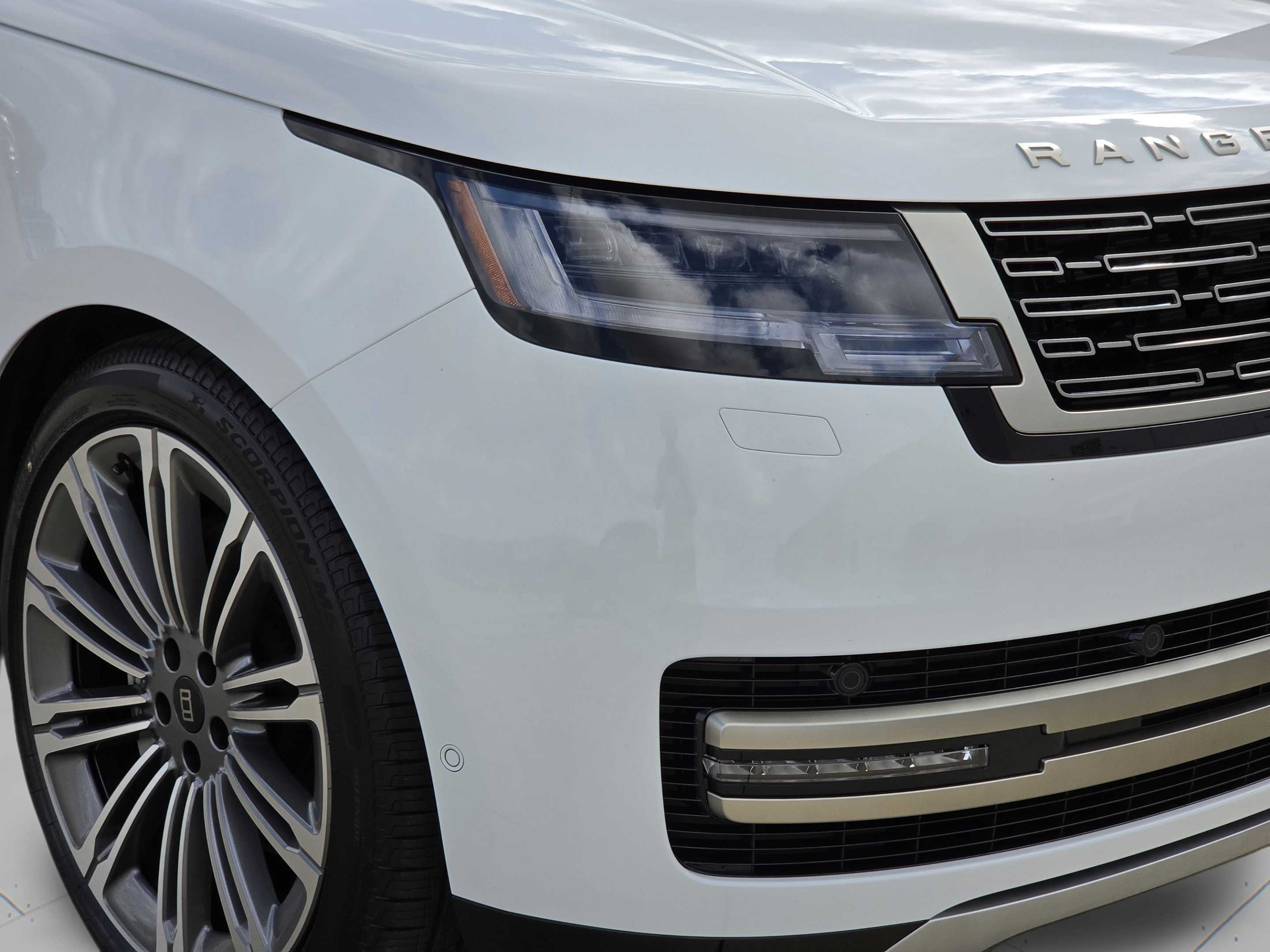 New 2027 Land Rover Range Rover Long Wheelbase SE AWD/4WD image 29