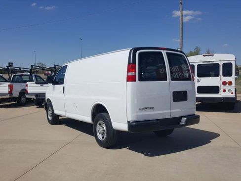 Used 2020 Chevrolet Express 2500 w/ Driver Convenience Package RWD image 9