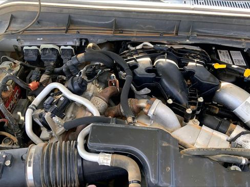 Used 2015 Ford F250 Lariat w/ Chrome Package image 32