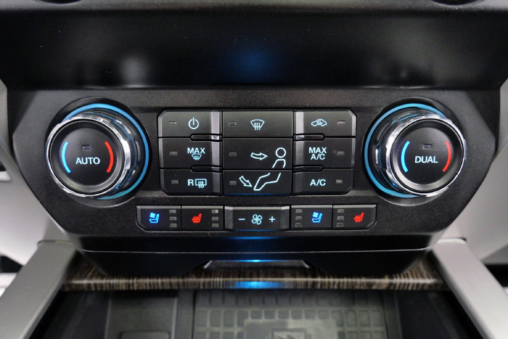 Used 2020 Ford F350 Lariat w/ Lariat Ultimate Package AWD/4WD image 36