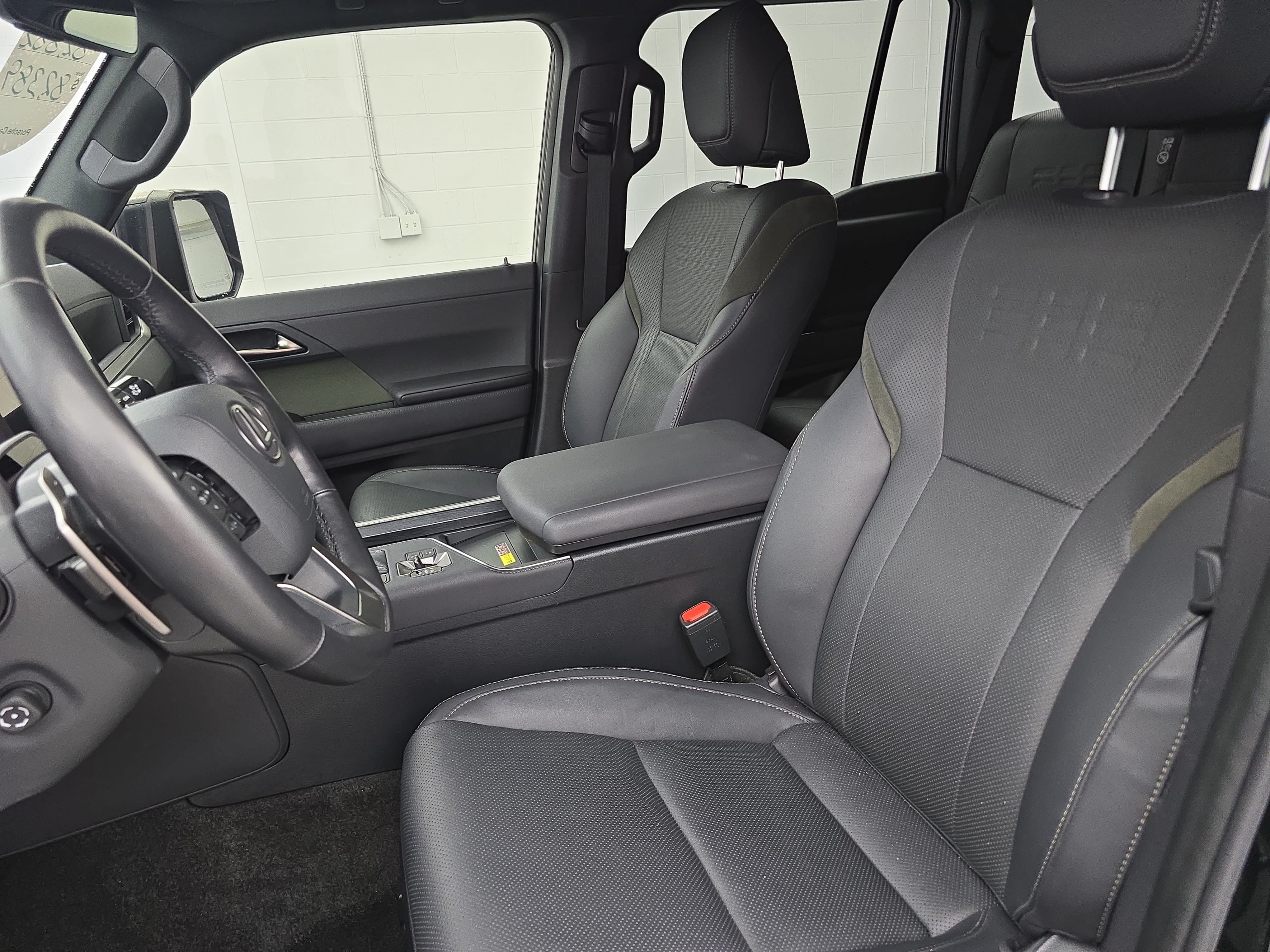 Used 2025 Lexus GX 550 AWD/4WD image 5