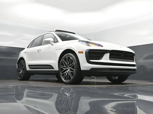 Used 2024 Porsche Macan AWD/4WD image 44