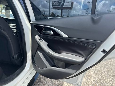 Used 2018 INFINITI QX30 FWD image 22