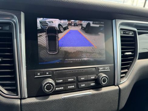Used 2018 Porsche Macan AWD/4WD image 19
