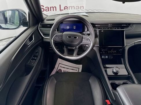 Used 2024 Jeep Grand Cherokee L Laredo image 21