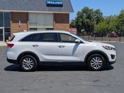 Used 2018 Kia Sorento AWD image 2