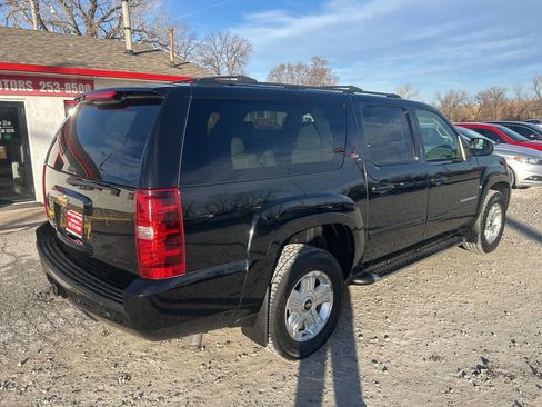 Used 2014 Chevrolet Suburban LT image 3
