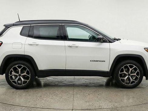 Used 2025 Jeep Compass Limited image 11