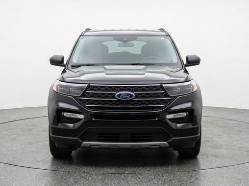 Used 2024 Ford Explorer XLT w/ Equipment Group 202A RWD image 2