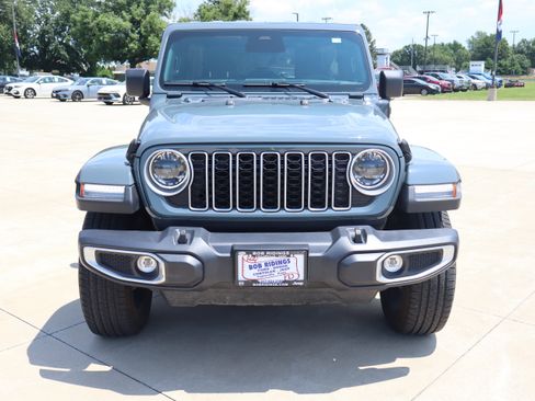 Used 2025 Jeep Wrangler Unlimited Sahara AWD/4WD image 2