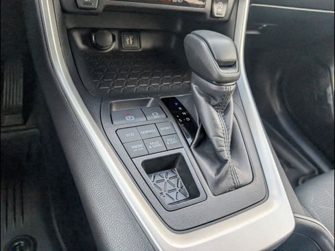 Used 2025 Toyota RAV4 XLE AWD/4WD image 13