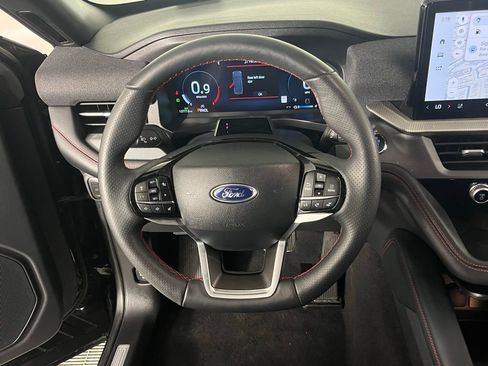 Used 2025 Ford Explorer ST-Line w/ ST-Line Street Pack AWD/4WD image 12