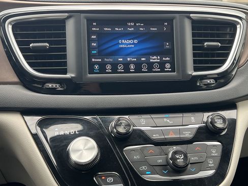 Used 2018 Chrysler Pacifica Touring Plus w/ Tire & Wheel Group image 4