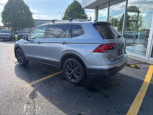 Used 2024 Volkswagen Tiguan SE FWD image 3