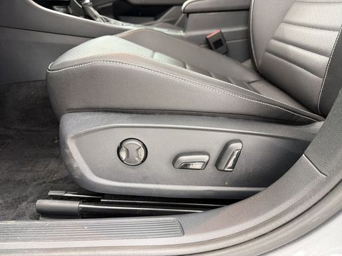 Used 2024 Volkswagen Jetta SE w/ Panoramic Sunroof Package FWD image 13