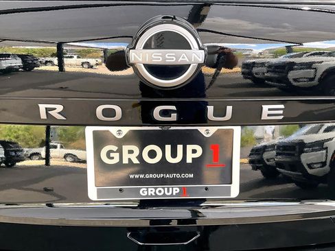 Certified 2025 Nissan Rogue SV AWD/4WD image 10