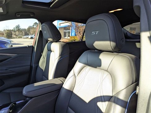 Used 2024 Buick Envista Sport Touring w/ Convenience I Package image 14