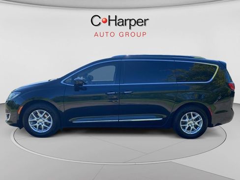 Used 2020 Chrysler Pacifica Touring-L FWD image 6