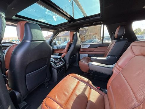 Used 2018 Lincoln Navigator Reserve w/ Technology Package AWD/4WD image 19