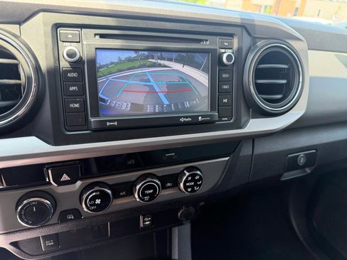 Used 2016 Toyota Tacoma SR5 AWD/4WD image 13