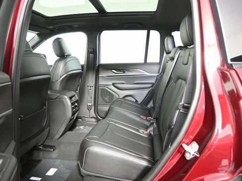 New 2025 Jeep Grand Cherokee Limited w/ Trailer Tow Package image 18