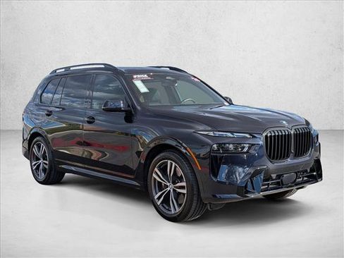 Used 2026 BMW X7 xDrive40i w/ M Sport Package image 3