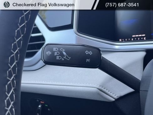 New 2025 Volkswagen Taos SE image 37