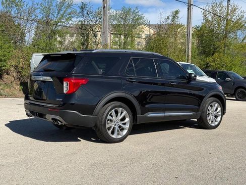Used 2023 Ford Explorer Platinum w/ Technology Package AWD/4WD image 3