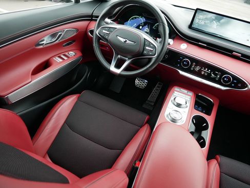 Used 2024 Genesis GV70 2.5T w/ Sport Prestige Package image 9