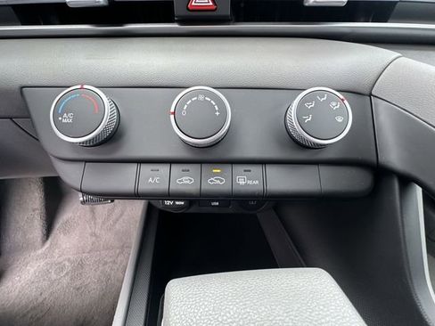 New 2026 Hyundai Elantra SE image 24