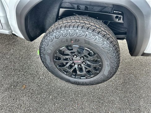 New 2026 GMC Canyon Elevation w/ Convenience Package image 12