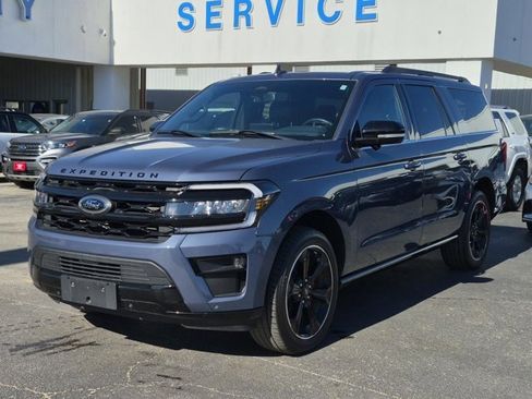 Used 2022 Ford Expedition Max Limited image 3