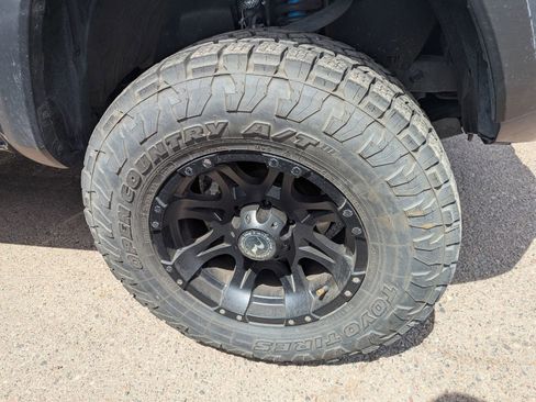 Used 2021 Toyota Tacoma TRD Off-Road w/ Technology Package AWD/4WD image 5