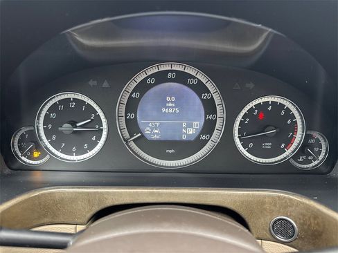 Used 2011 Mercedes-Benz E 550 4MATIC Sedan image 23