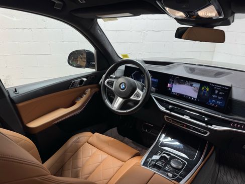 Used 2024 BMW X7 xDrive40i w/ M Sport Package AWD/4WD image 32