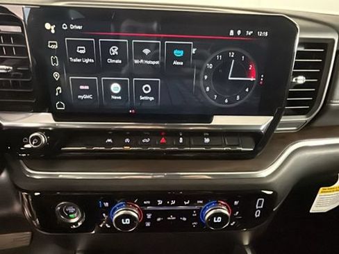 Used 2024 GMC Sierra 1500 SLT w/ SLT Convenience Package AWD/4WD image 23