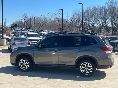 Used 2019 Subaru Forester Premium w/ All-Weather Package image 6