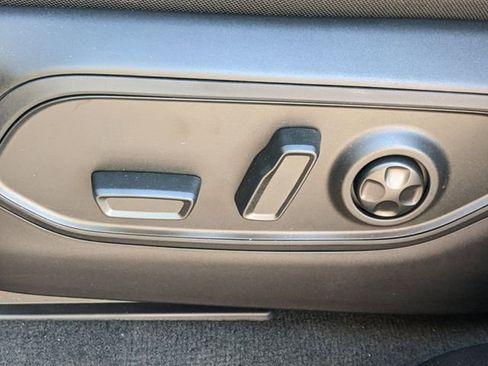 New 2025 Jeep Grand Cherokee L Laredo image 18