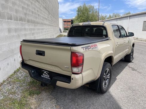 Used 2018 Toyota Tacoma TRD Sport w/ Technology Package AWD/4WD image 6
