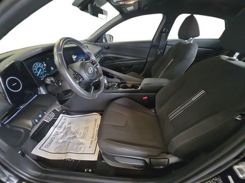 Used 2025 Hyundai Elantra SEL FWD image 9