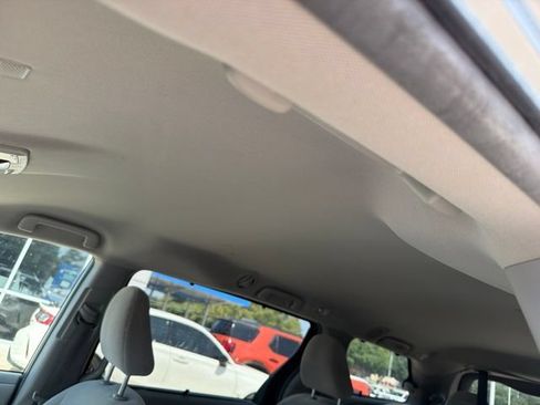 Used 2019 Toyota Sienna LE FWD image 12