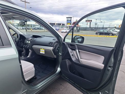 Used 2015 Subaru Forester 2.5i Premium w/ All-Weather Package AWD/4WD image 16