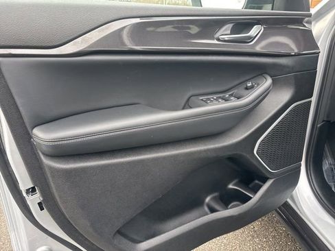 Used 2022 Jeep Grand Cherokee L Laredo w/ Luxury Tech Group I image 19