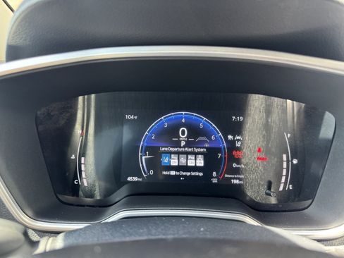 Used 2023 Toyota Corolla Cross XLE image 19