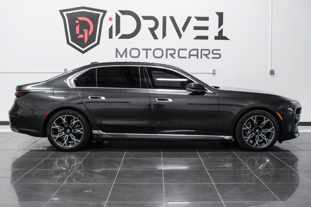 Used 2024 BMW i7 xDrive60 AWD/4WD image 7